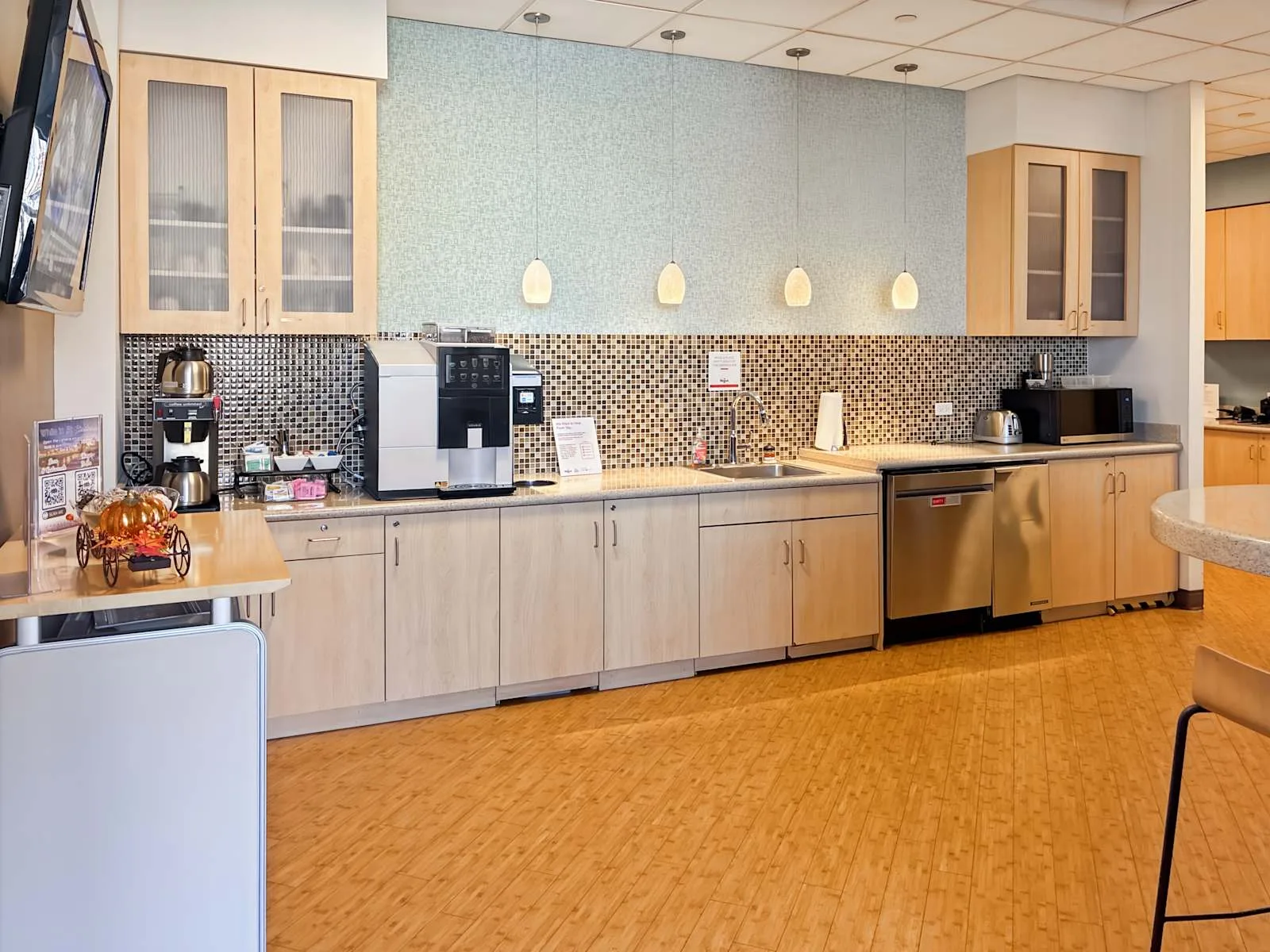 Regus IL, St Charles - The Plaza, Kitchen, St Charles, IL