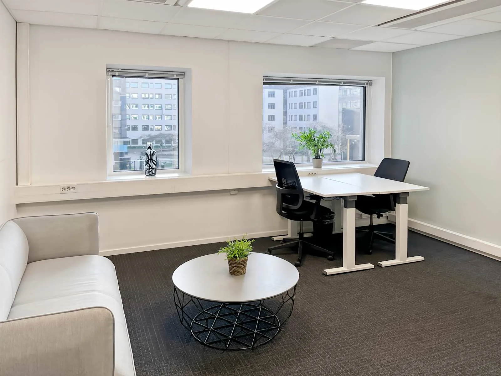 Regus Stockholm, Kista One, Privat kontor med 2 arbetsplatser, Våning