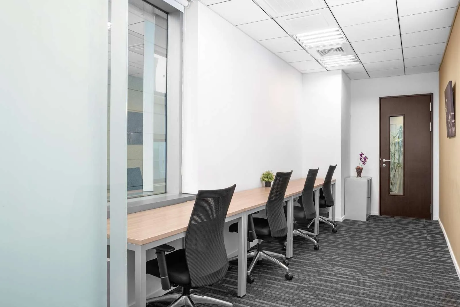 Regus TAIPEI, Hsin Ji、4个工位的独立办公室、台北