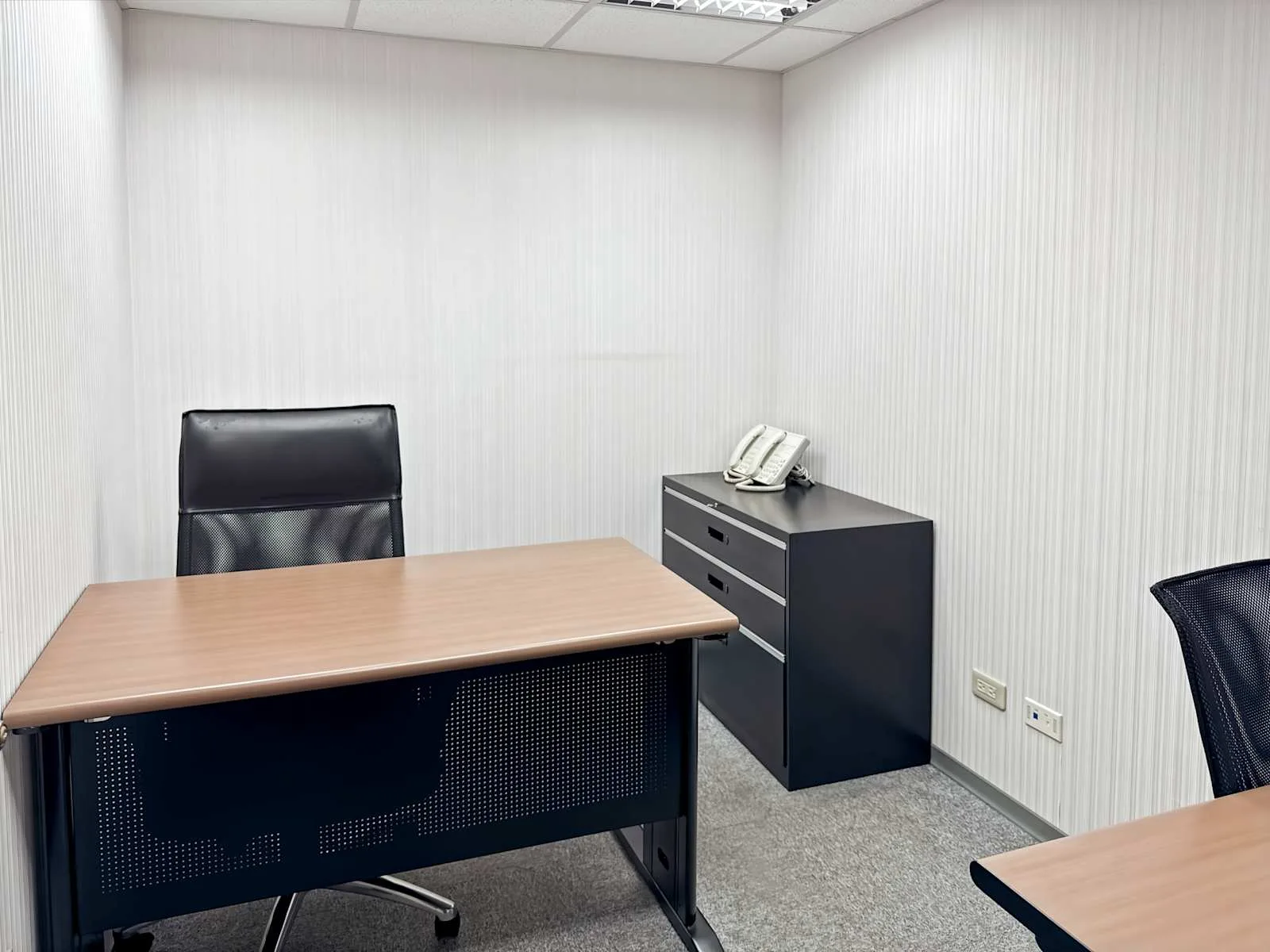 Regus Taipei, Ritz Center、2个工位的独立办公室、台北