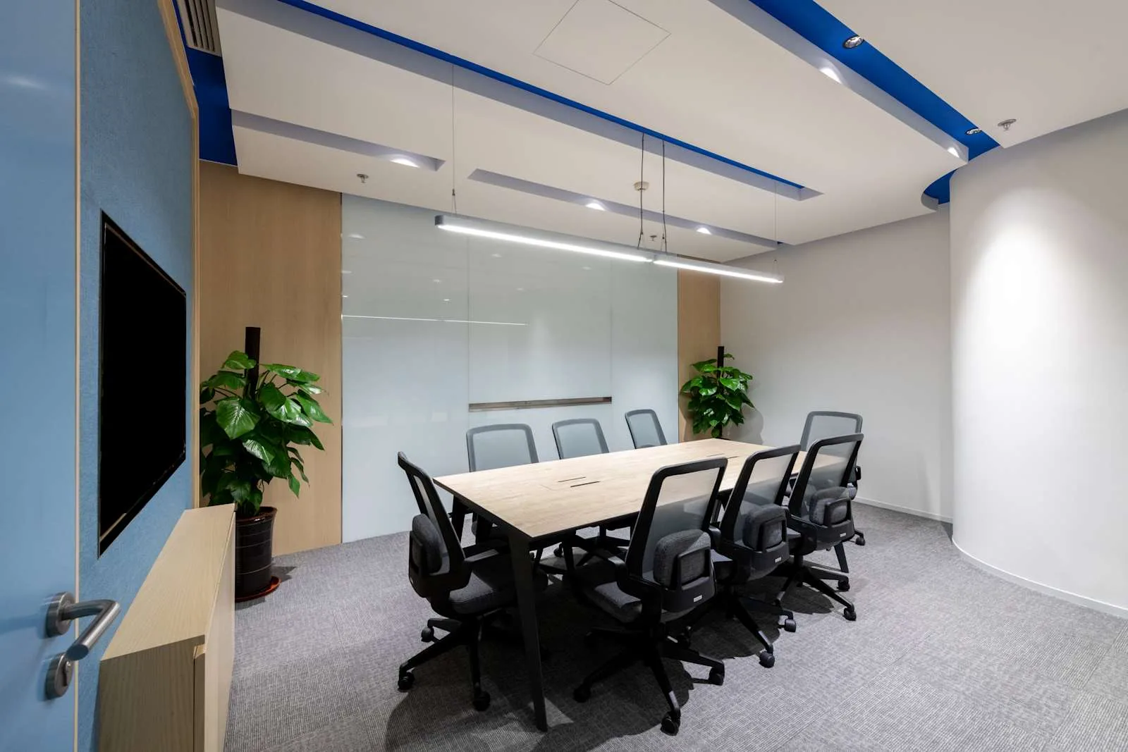 Regus TIANJIN, Riverview Place、8人会议室、天津市