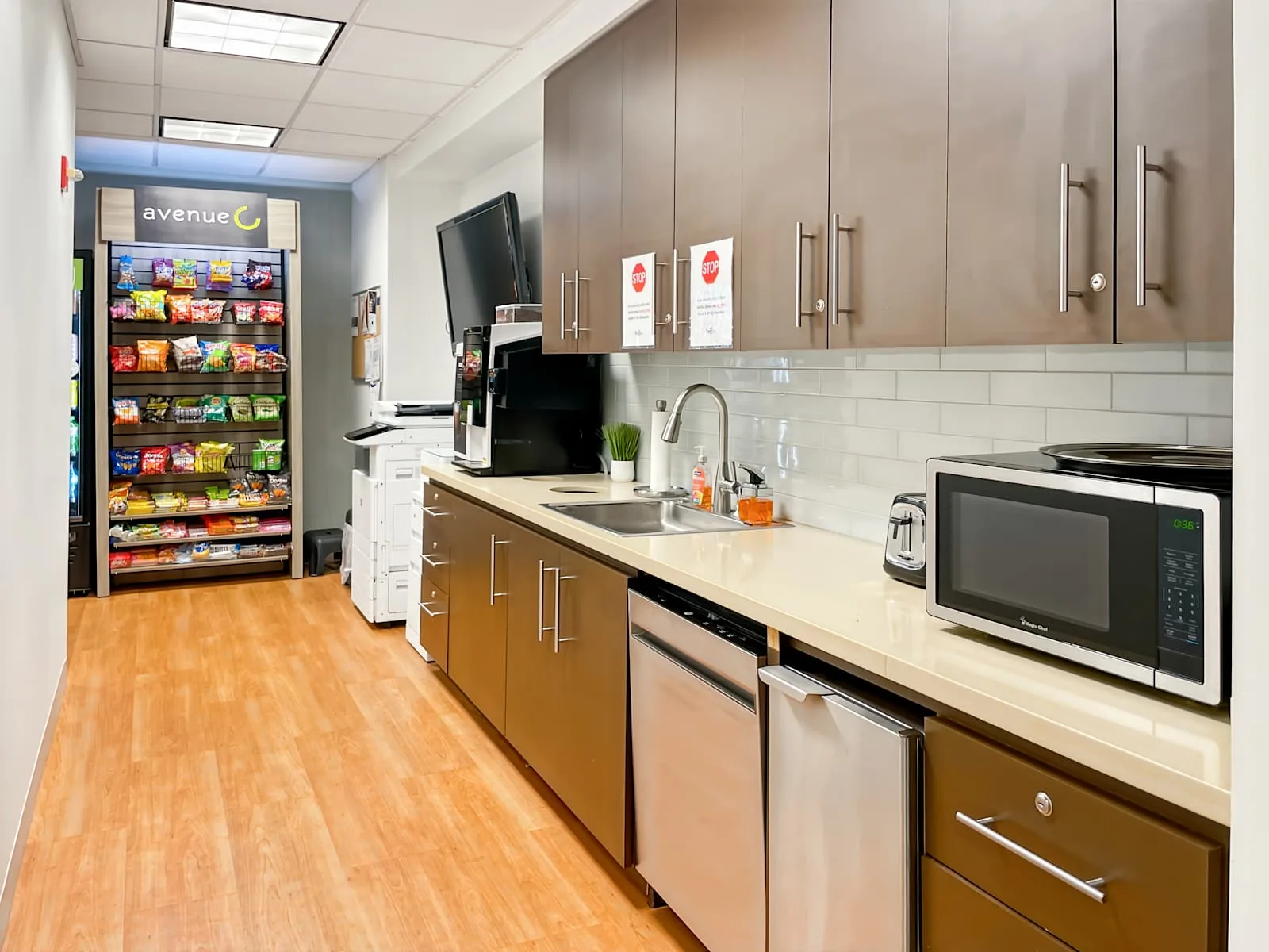 Regus TN, Memphis - Triad Centre I, Kitchen, Memphis, TN