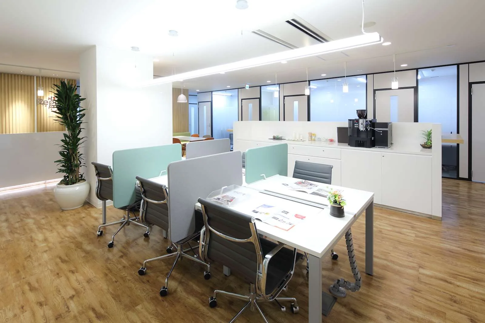Regus TOKYO, Omotesando Forest Hills, Open-plan office, Tokyo