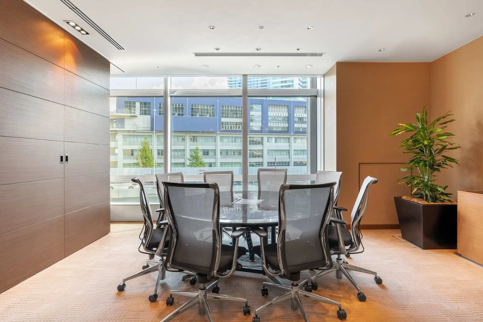 Regus TOKYO, Shiodome Building, Meeting room for 8 people, Tokyo