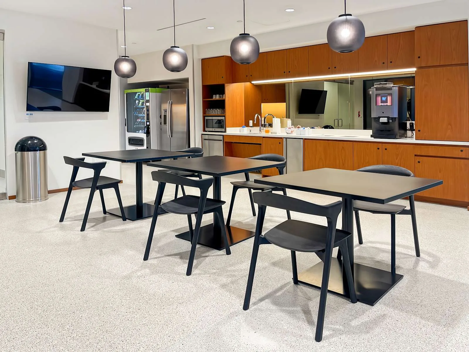 Regus TX, Dallas - The Crescent, Cafeteria, Dallas, TX