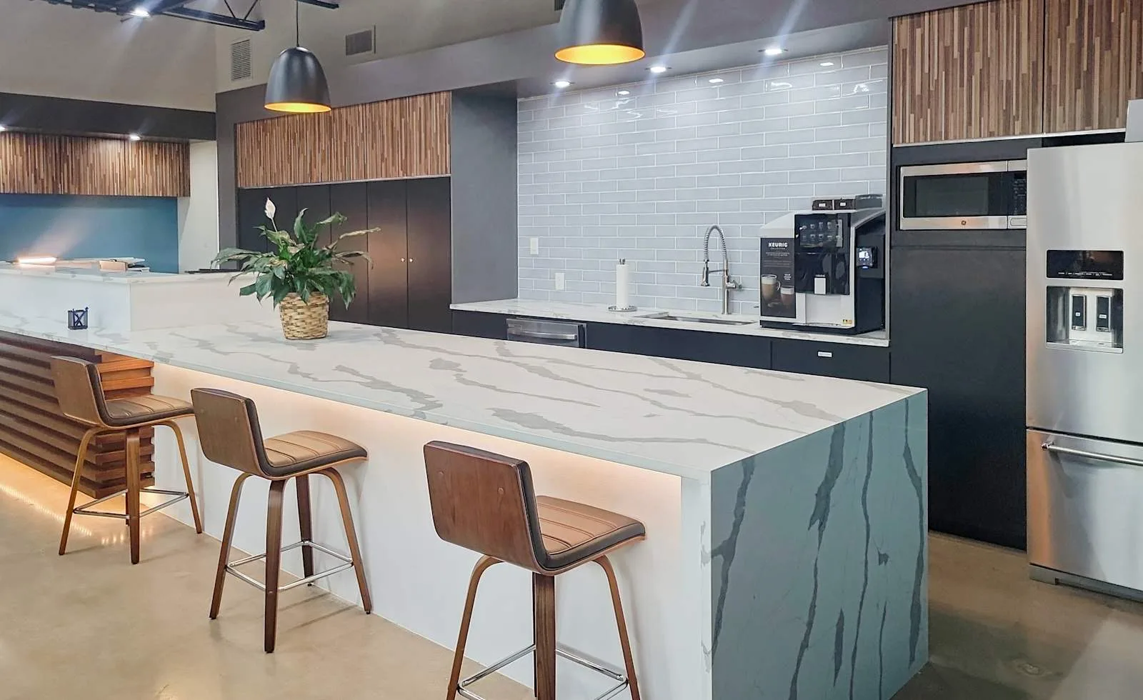Regus TX, Dallas - The Plaza at River Bend, Kitchen, Dallas, TX