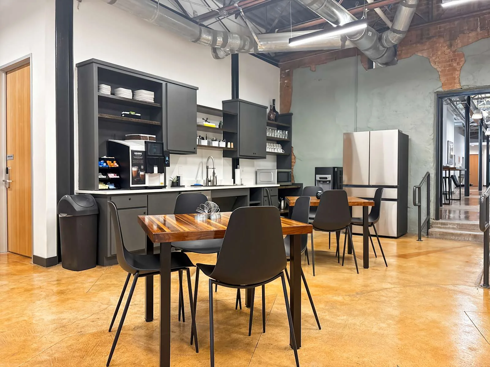 Regus TX, Dallas - Ross Ave, Kitchen, Dallas, TX