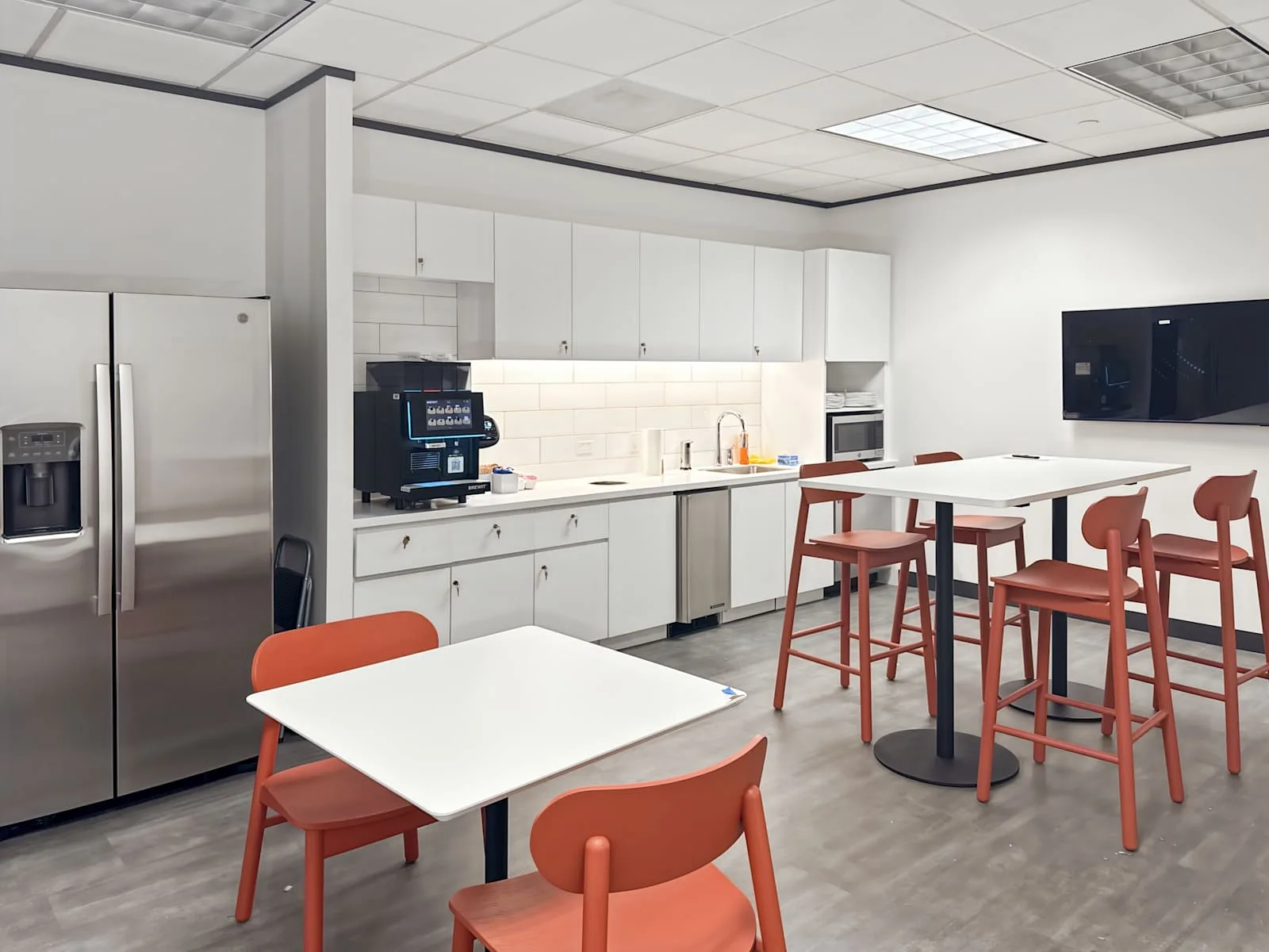 Regus TX, Houston - 1415 Louisiana St, Kitchen, Houston, TX