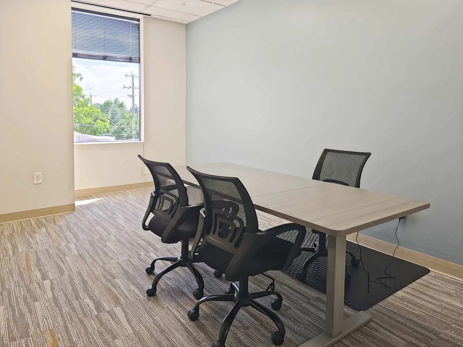 Regus TX, San Antonio - Broadway Street, Private office, 3 desks, San Antonio, TX