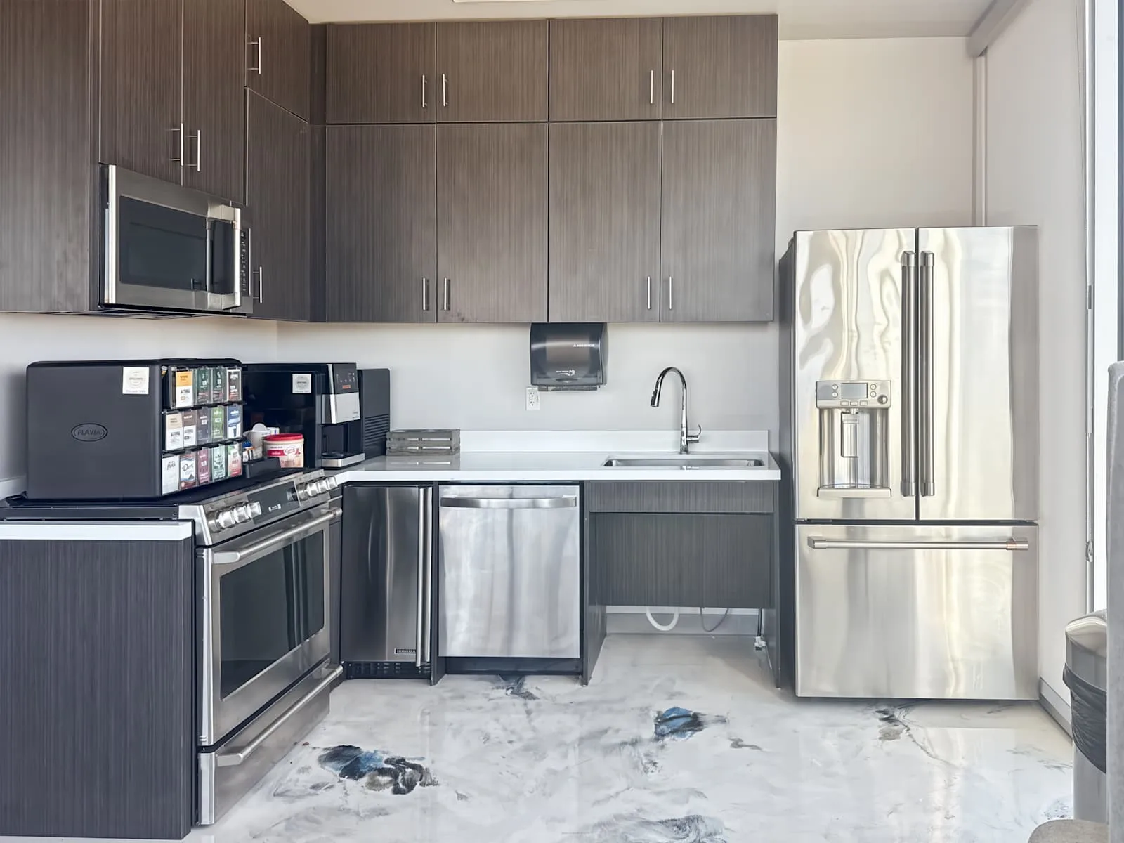 Regus TX, Sugar Land - Brisbane Ct, Kitchen, Sugar Land, TX