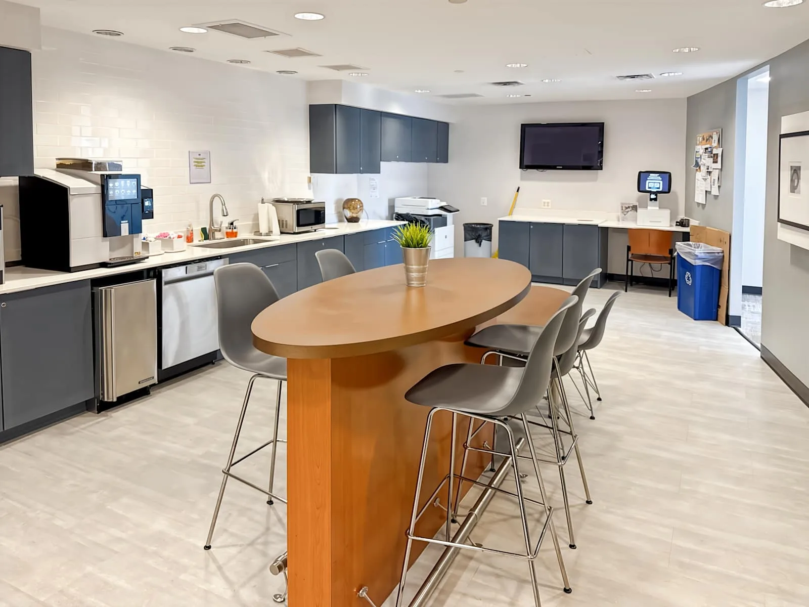Regus VA, Reston - Reston Town Center I, Kitchen, Reston, VA