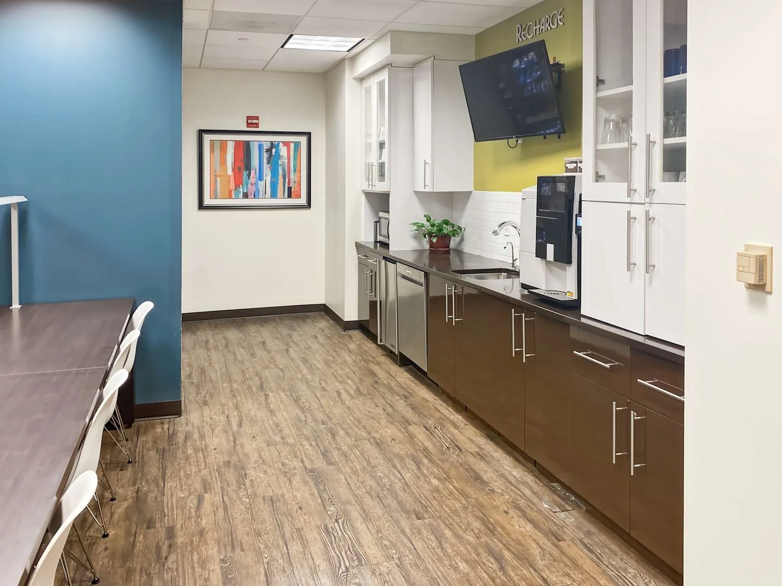 Regus VA, Vienna - Towers Crescent, Kitchen, Vienna, VA