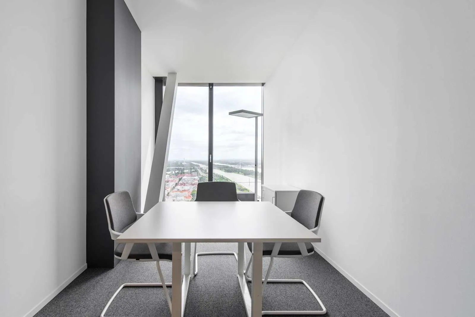 Regus VIENNA, DC Tower, Meeting room for 3 people, Vienna