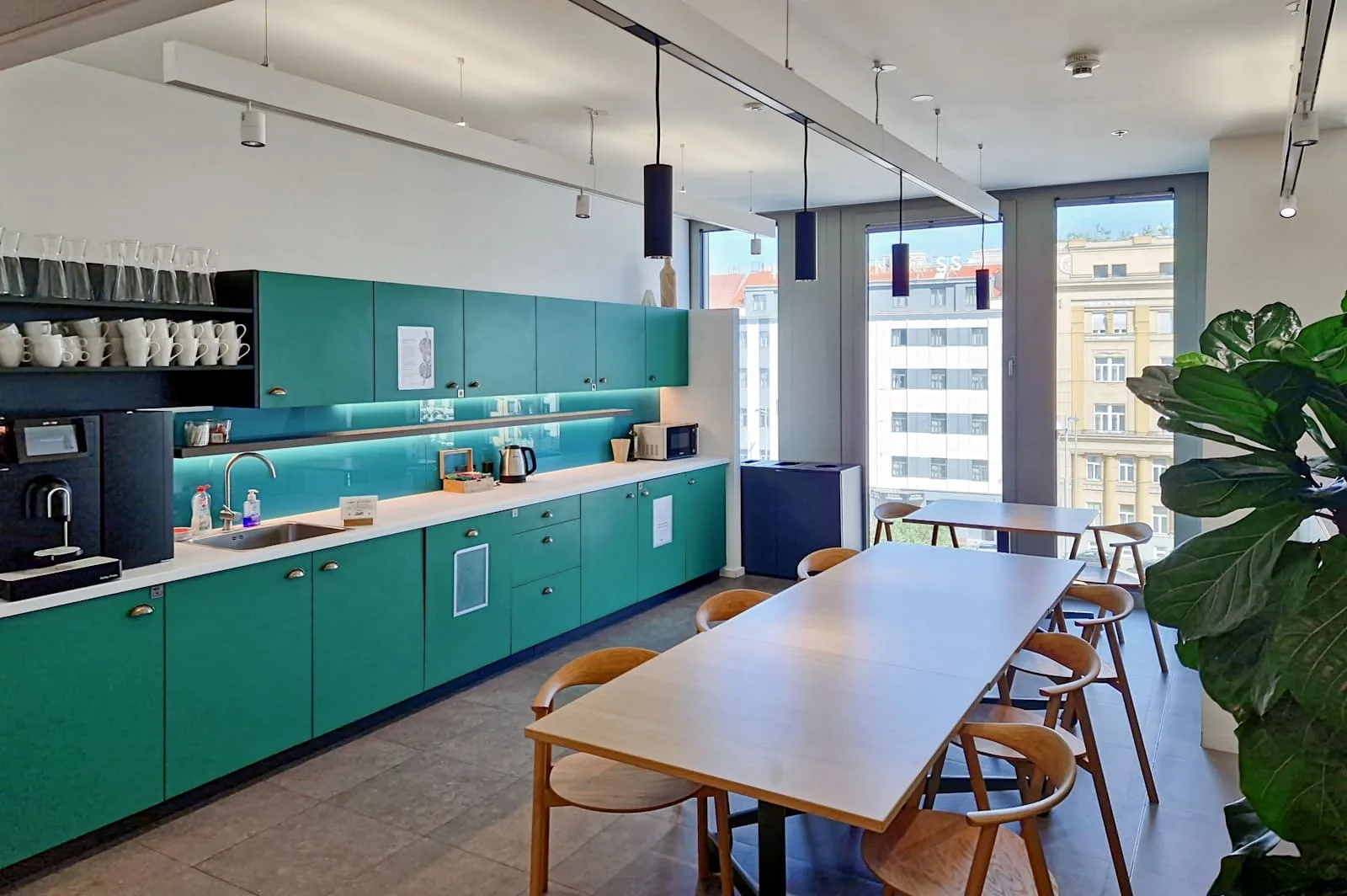 Regus VIENNA, Icon Tower, Kitchen, Vienna