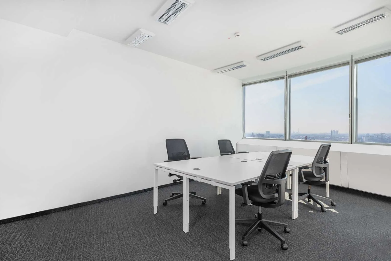 Regus VIENNA, Millennium Tower, Privatbüro mit 4 Arbeitsplätzen, Wien