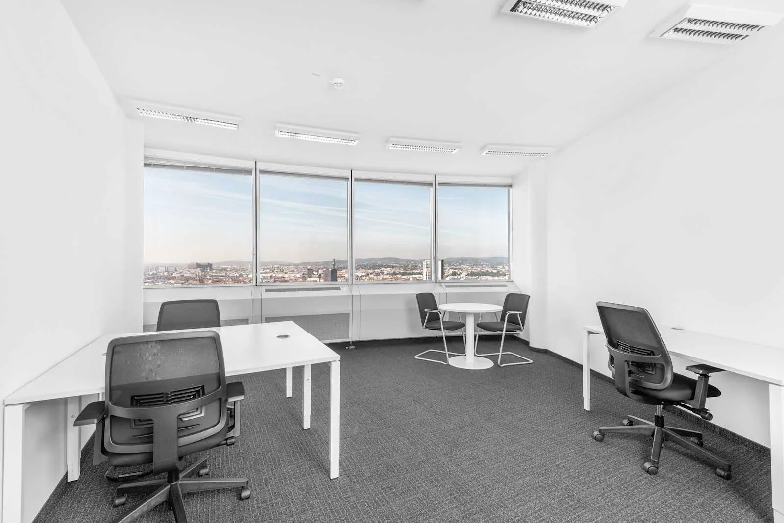 Regus VIENNA, Millennium Tower, Privatbüro mit 3 Arbeitsplätzen, Wien