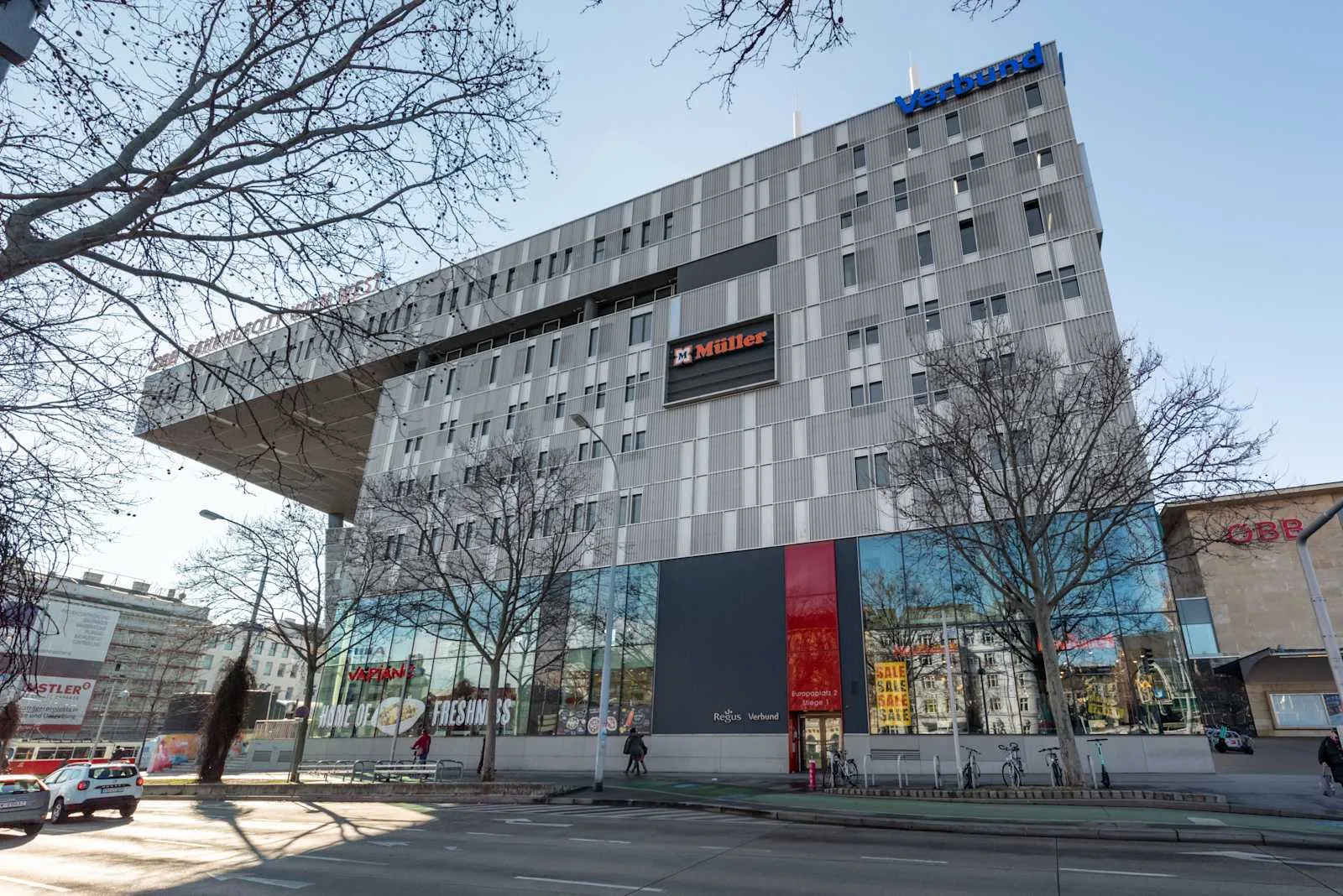 Regus VIENNA, Westbahnhof, Gebäudefassade, Wien
