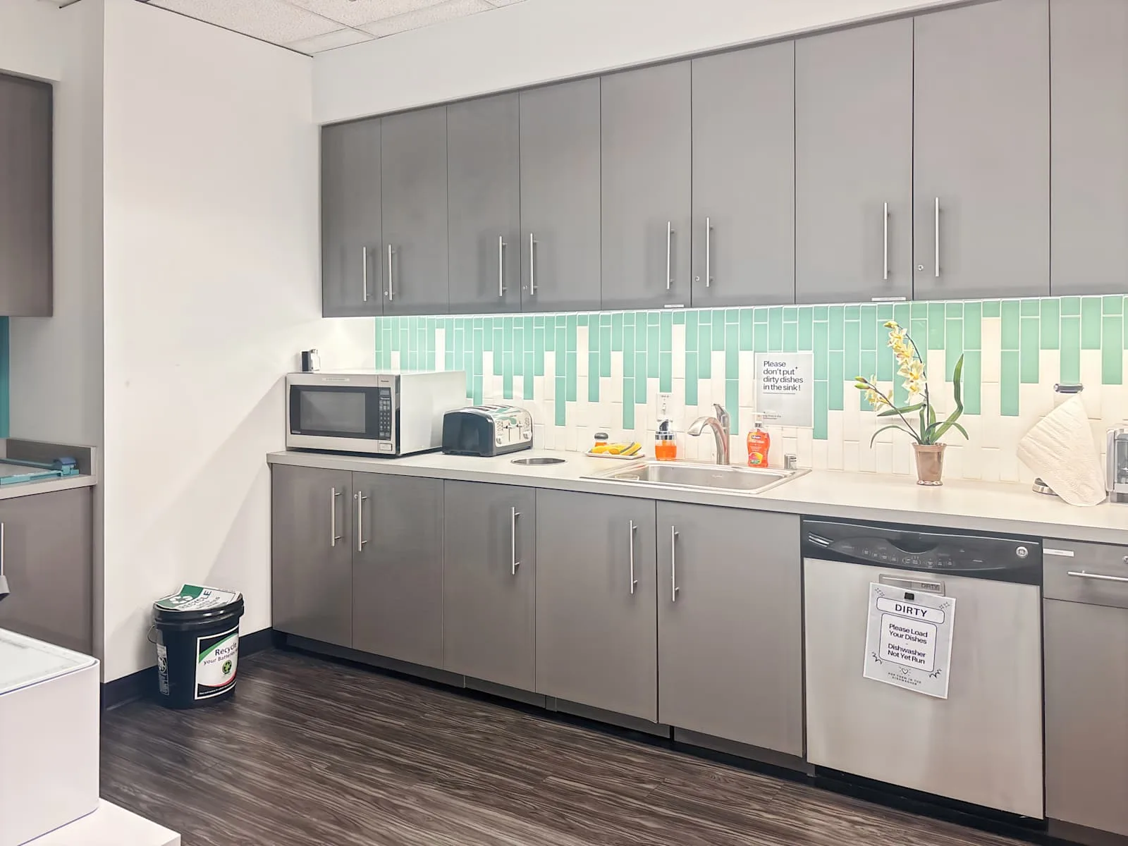Regus WA, Bellevue - Bellevue Skyline Tower, Kitchen, Bellevue, WA