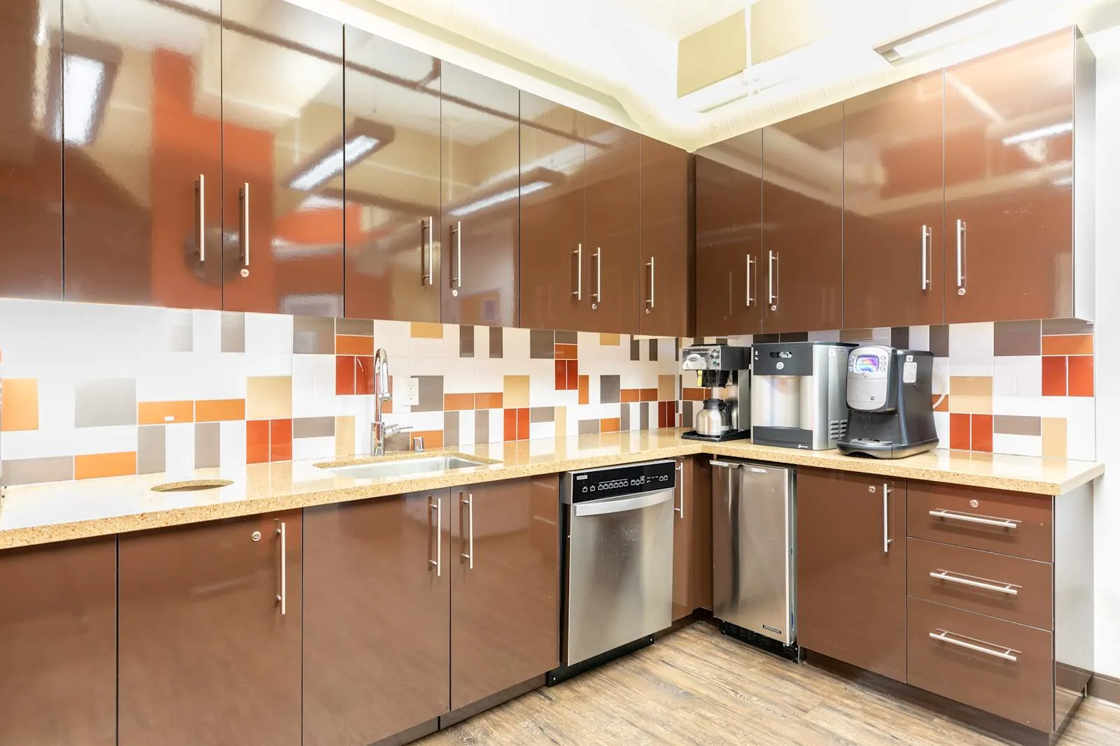 Regus WA, Seattle - Smith Tower, Kitchen, Seattle, WA