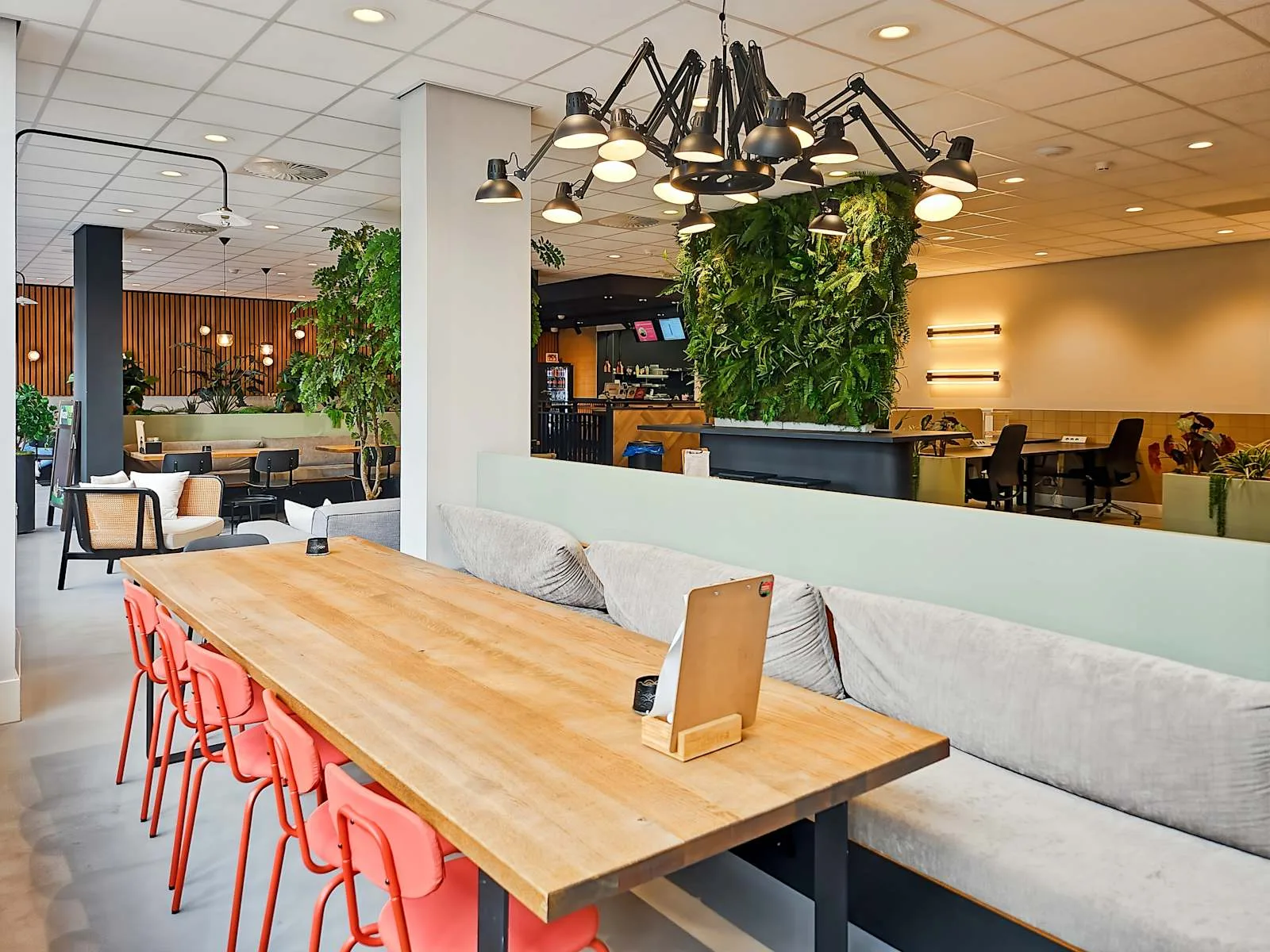 Regus Wijchen, Plek bij Floor, Coworkingruimte, Wijchen