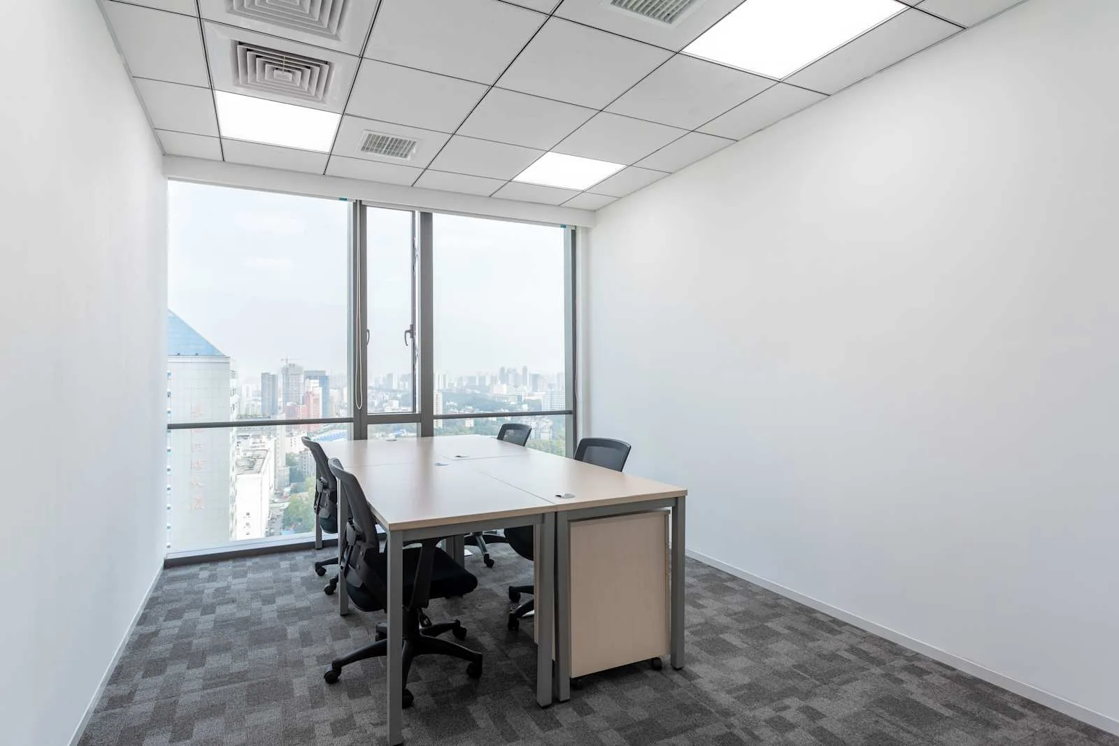 Regus WUHAN, Chicony Centre、4人会议室、武汉市
