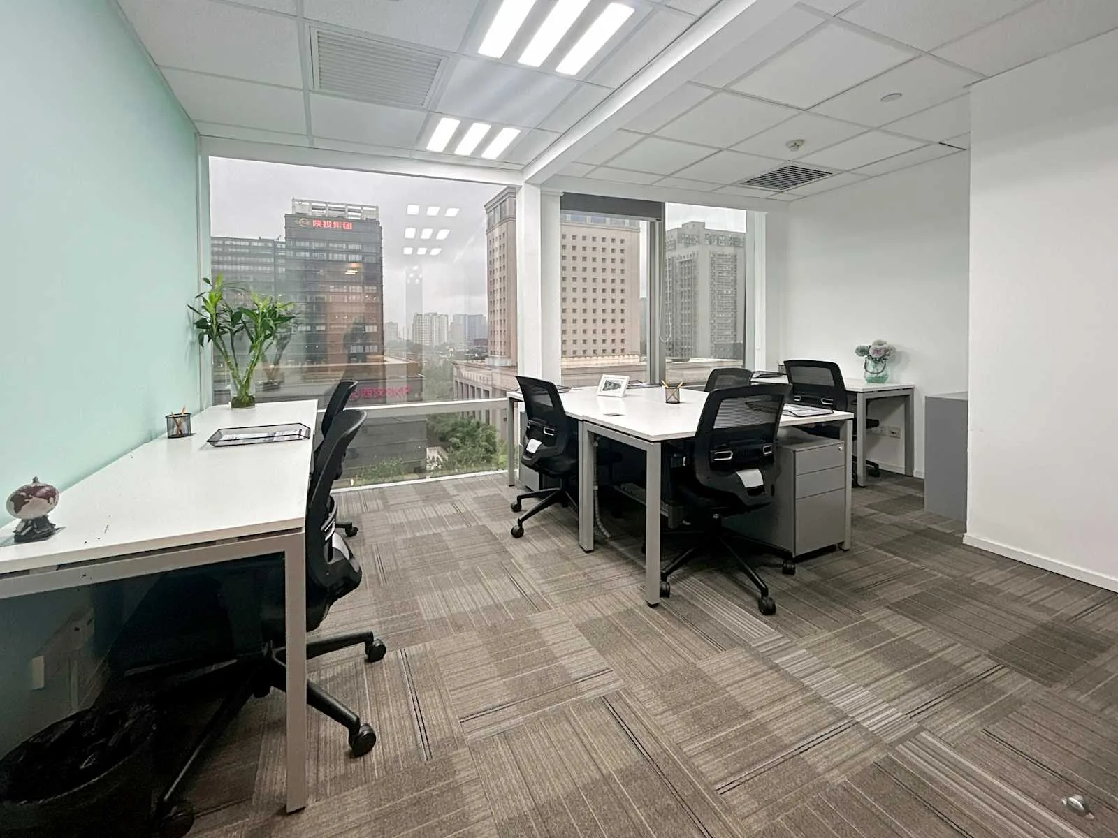 Regus XIAN, Metropolis、6个工位的独立办公室、西安市