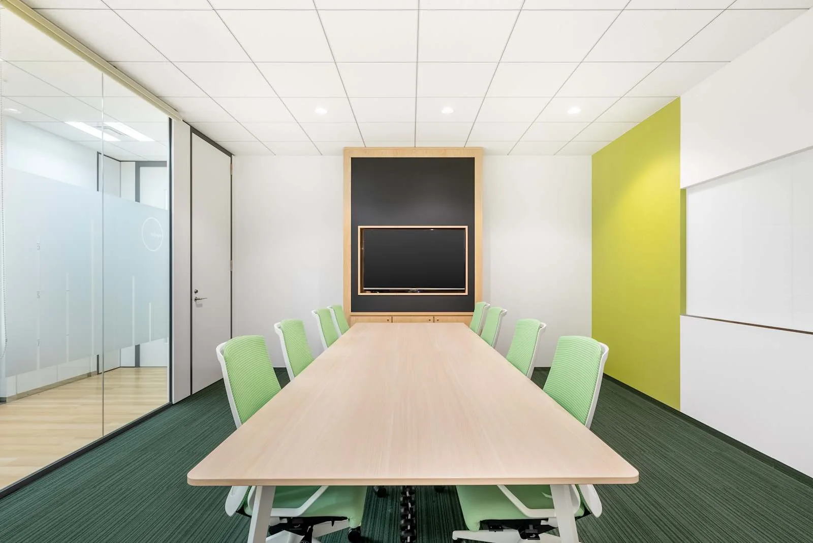 Regus YOKOHAMA, Blue Avenue、会議室（8名）、横浜
