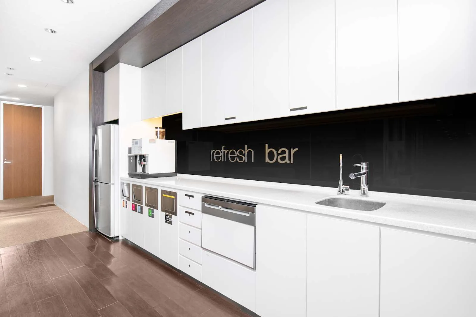 Regus YOKOHAMA, Sky Building, Kitchen, Yokohama