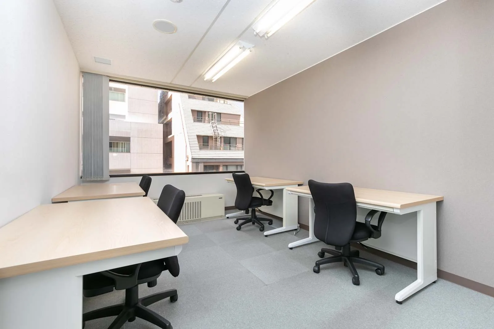 Regus YOKOHAMA, Yokohamaeki Nishiguchi、個室オフィス（4席）、横浜