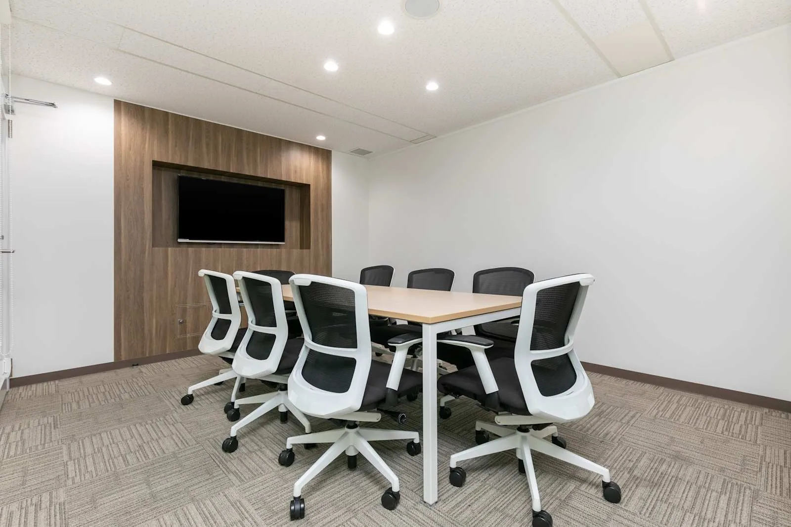 Regus YOKOHAMA, Yokohamaeki Nishiguchi、会議室（8名）、横浜
