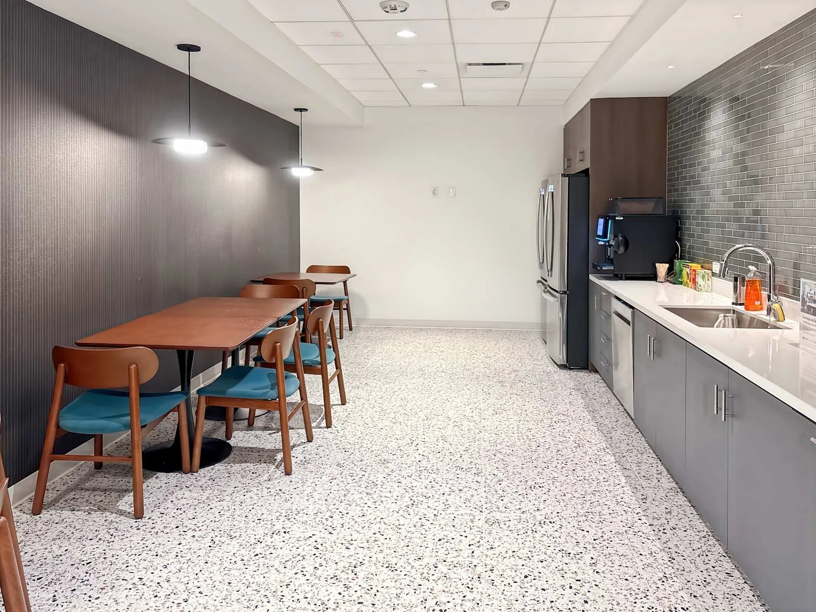 Signature MA, Medford - Rivers Edge Dr, Kitchen, Medford, MA