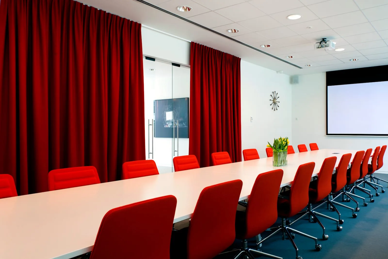 Spaces AMSTERDAM, Spaces Zuidas I, Meeting room for 20 people, Amsterdam