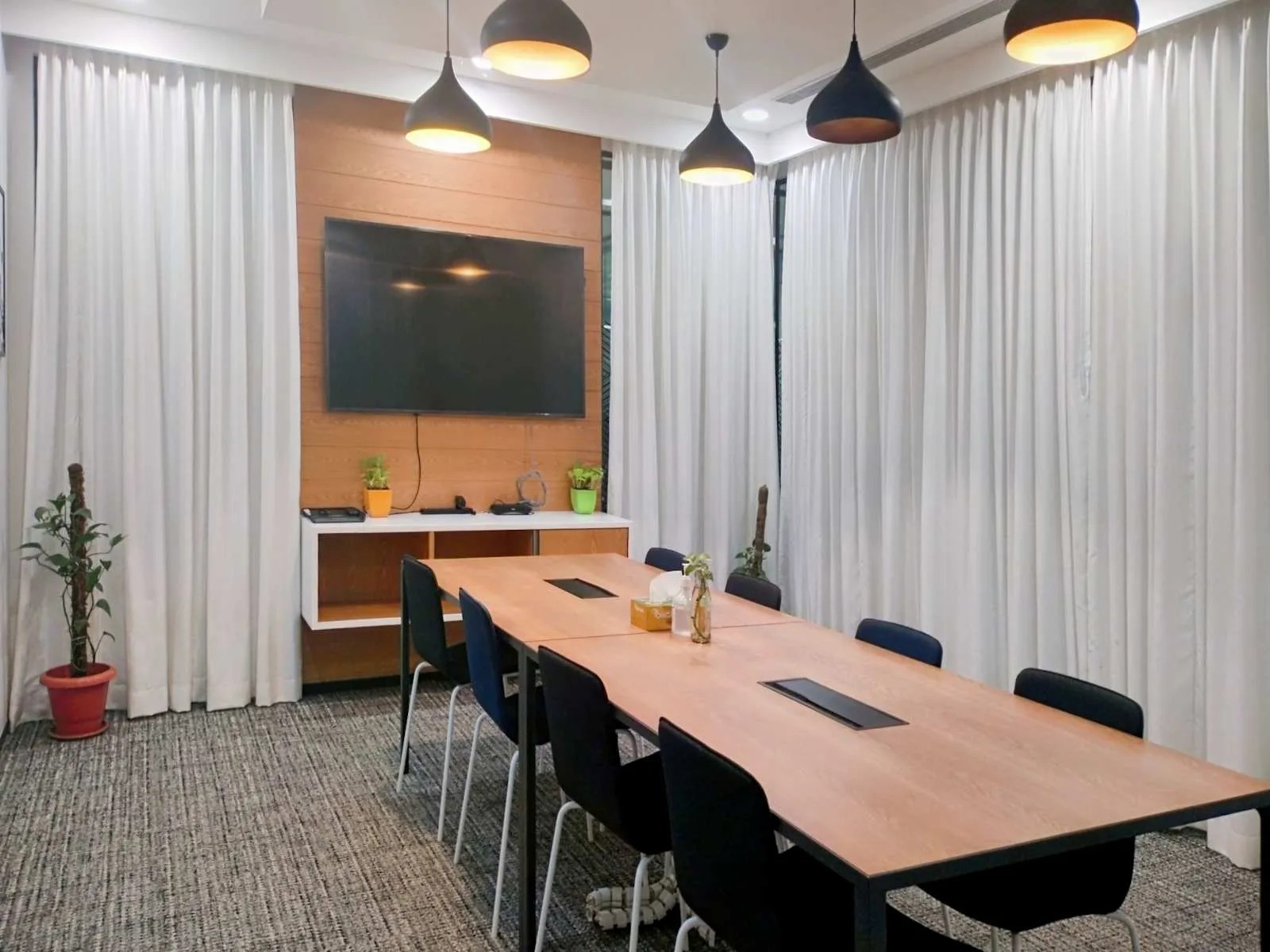 Spaces BANGALORE, Spaces Fairway, 8 लोगों के लिए बैठक कक्ष, बेंगलुरु