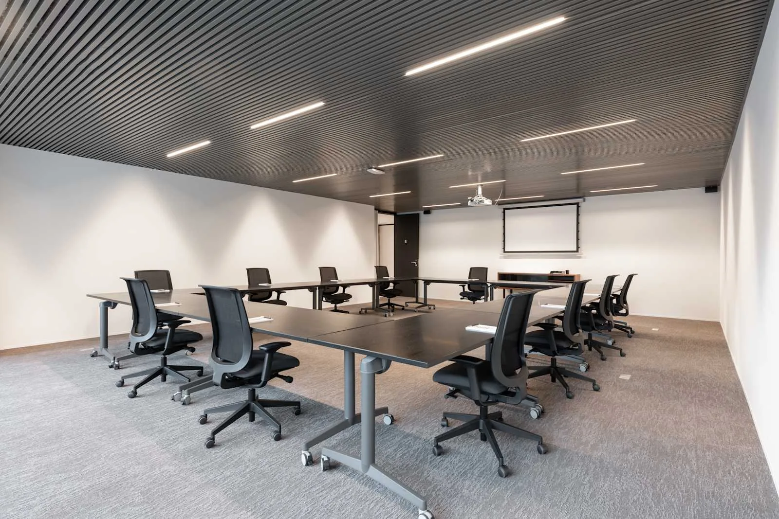 Spaces Brussels, Spaces Manhattan Meeting Center, Vergaderruimte voor 14 personen, Brussel