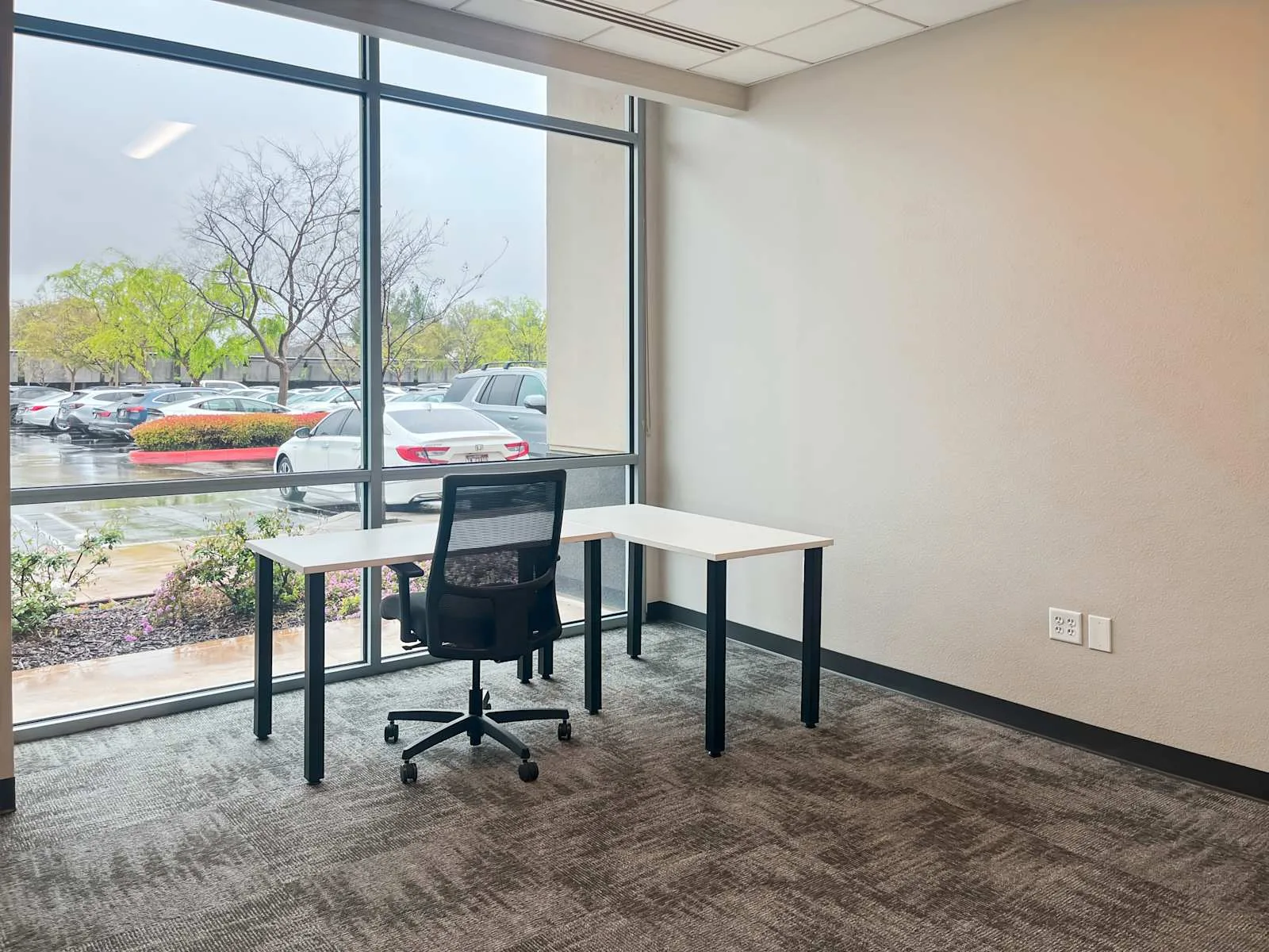 Spaces CA, Fresno - E River Park Circle, Private office, 1 desk, Fresno, CA