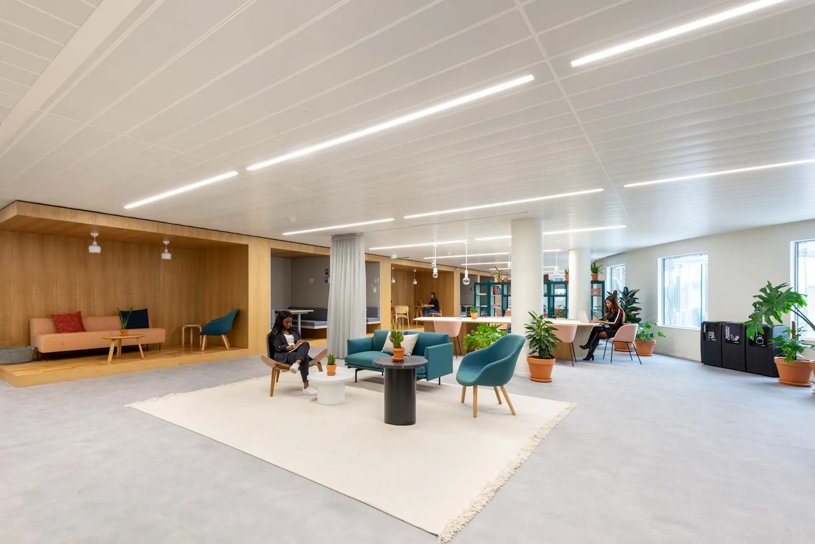 Spaces LA DEFENSE, Cours Valmy, Lounge, Puteaux