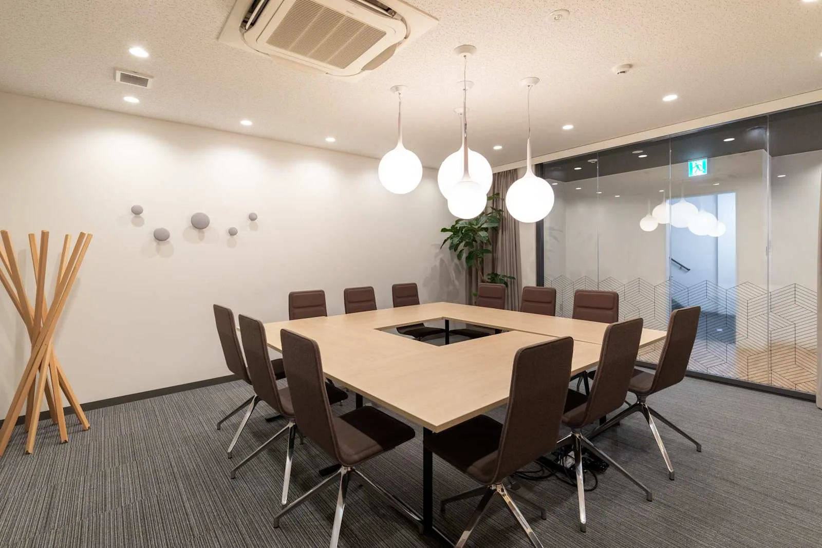 Spaces FUKUOKA, Spaces Hakata Ekimae, Meeting room for 12 people, Fukuoka