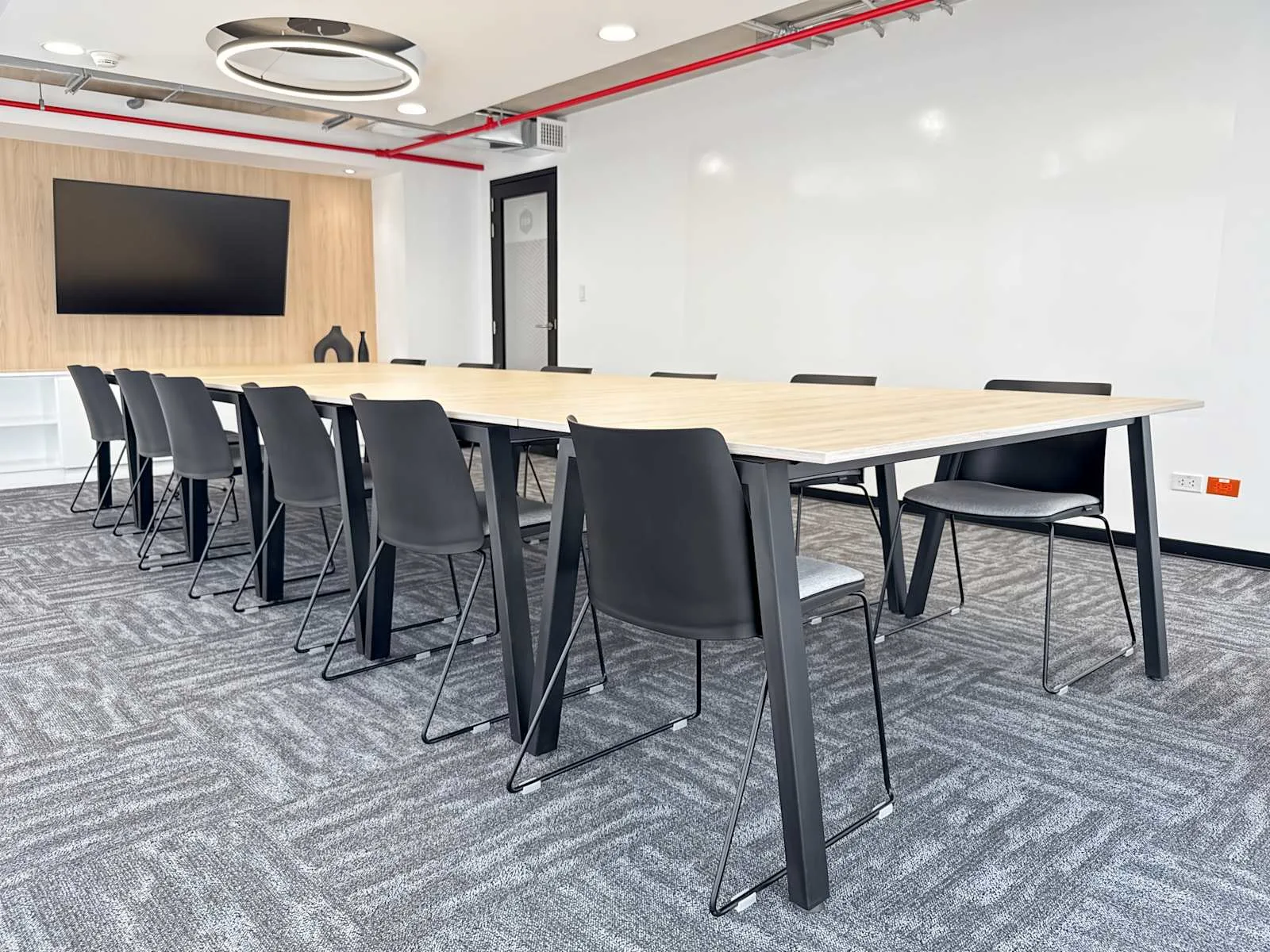Spaces Lima, Oficinas Boutique, Sala de reuniones para 14 personas, Lima