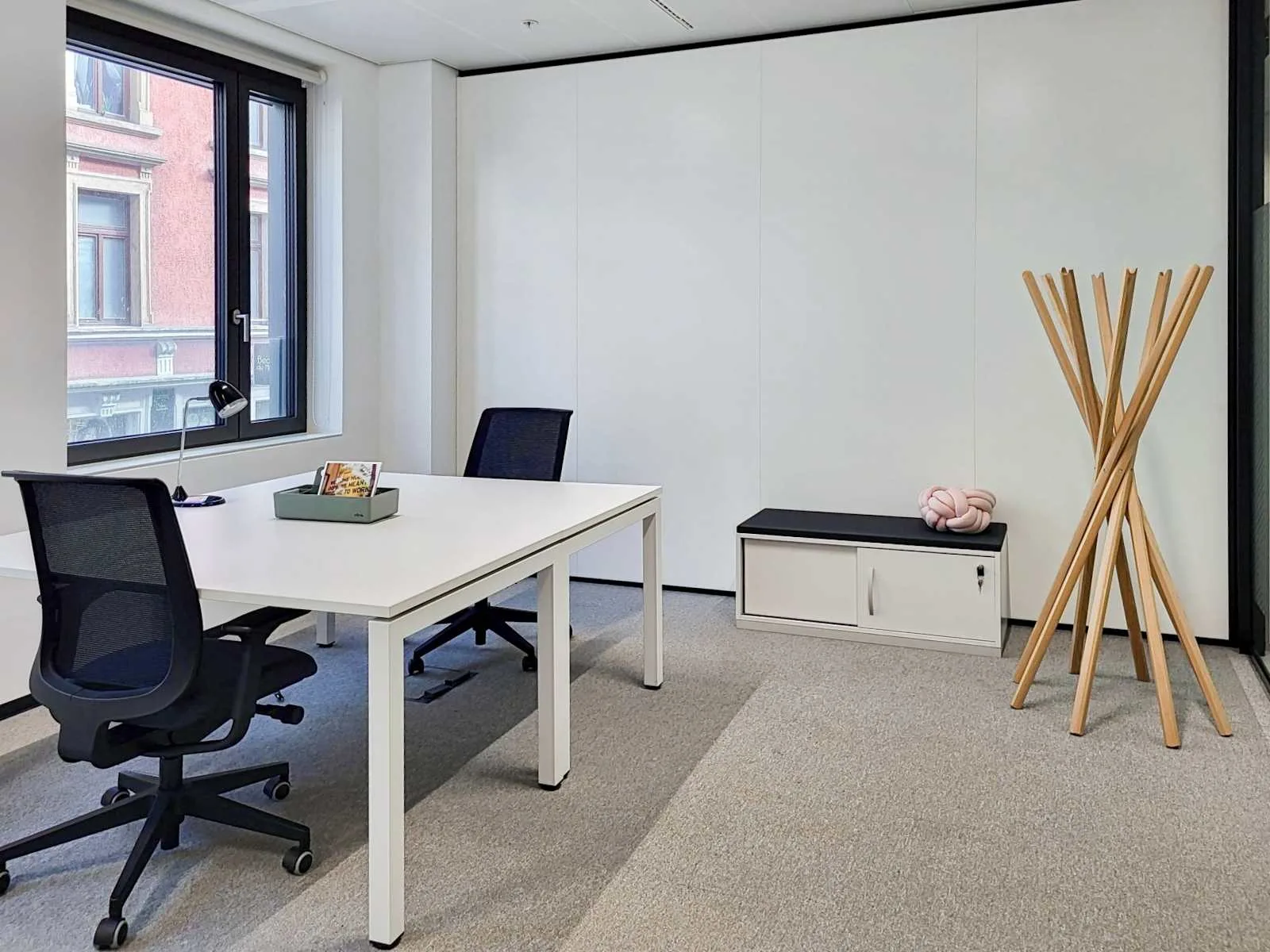 Spaces LUXEMBOURG, Spaces Place de la Gare, Privatbüro mit 2 Arbeitsplätzen, Luxembourg City