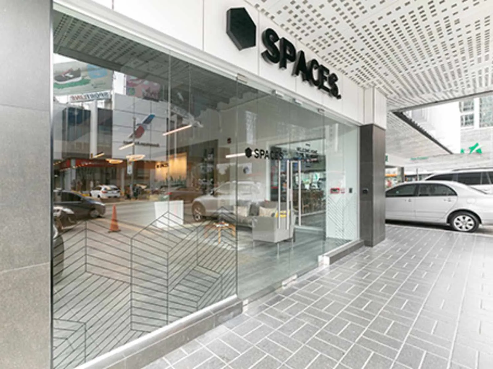 Spaces PANAMA, Panama City, Spaces Plaza 2000, Fachada del edificio, Panama City