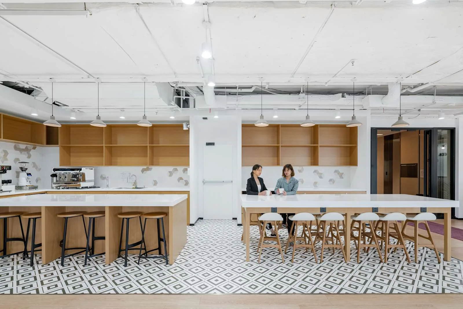 Spaces SHANGHAI, Spaces Infinitus、自助餐厅、上海市