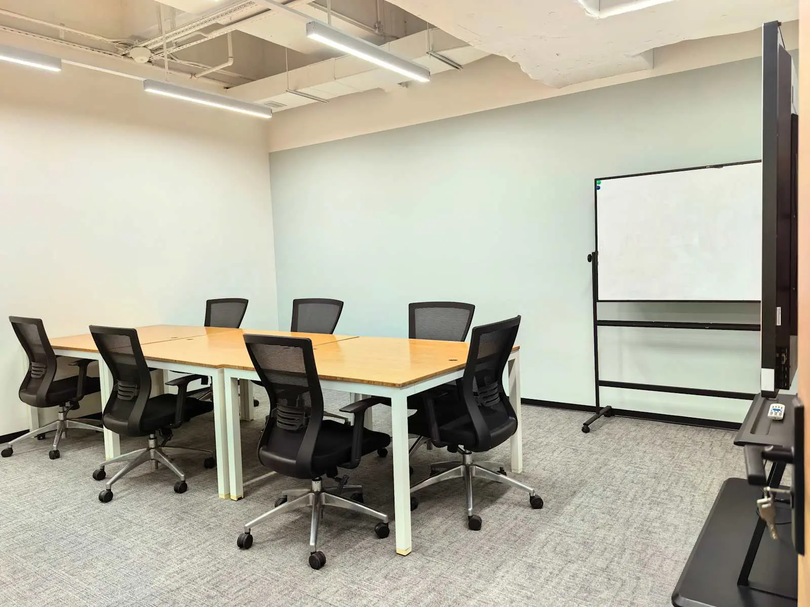 Spaces Shenzhen, Wutong Island, Meeting room for 6 people, Shenzhen