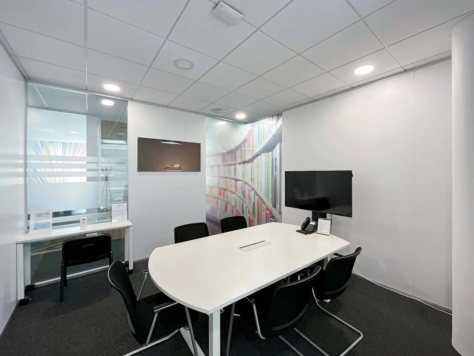 Stop And Work BOURG-LA-REINE, Stop & Work Bourg-la-Reine, Besprechungsraum für 5 Personen, Bourg-la-Reine