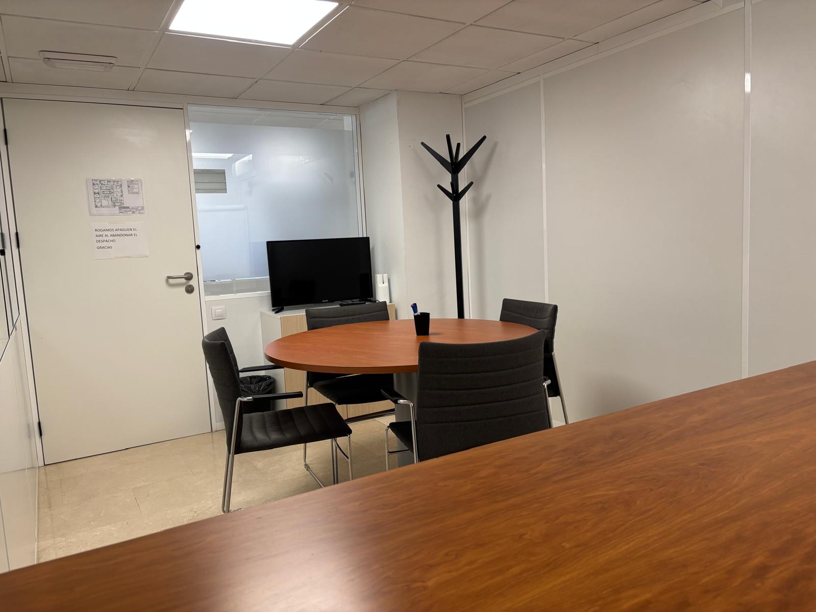 Sala de reuniones 4 personas — Coworking Centro de Valencia