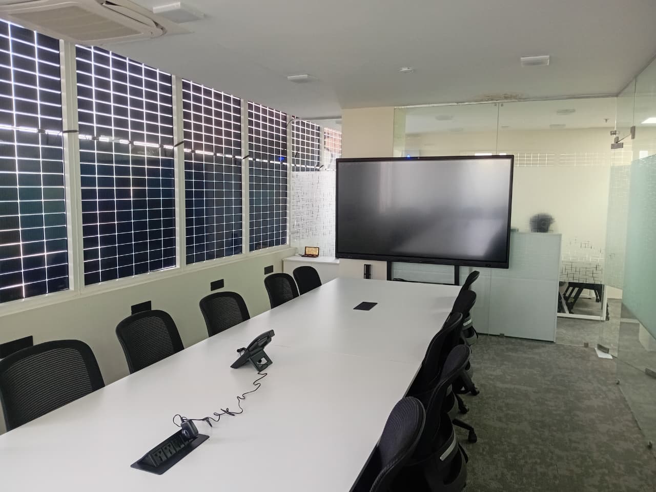 Hot desk in open space — Ecowatt Coworking - Qutab Plaza