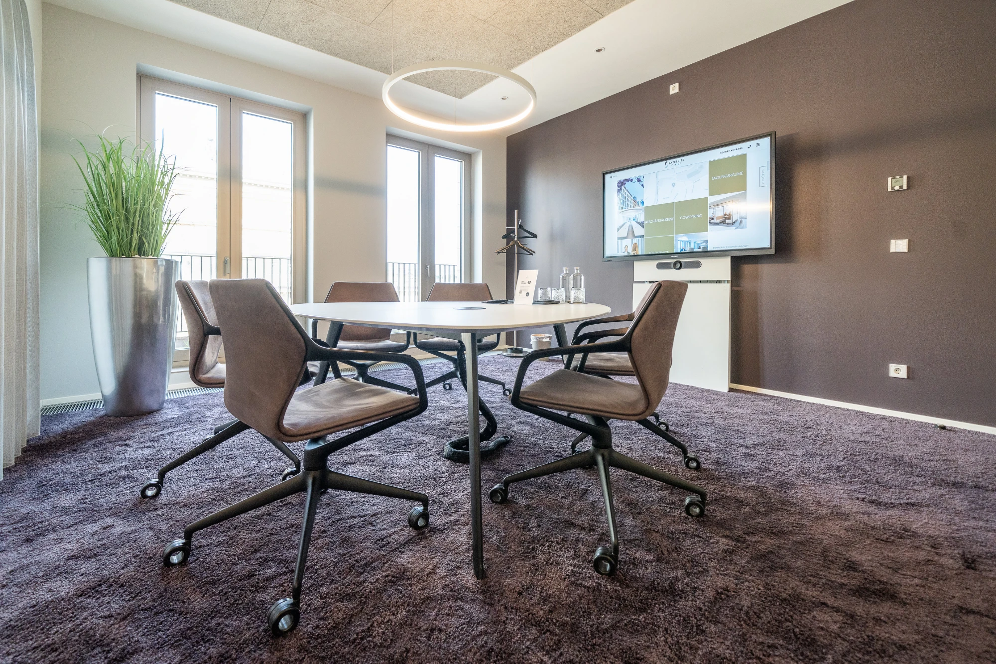 Besprechungsraum Skyline · Satellite Office Frankfurt - Opernplatz