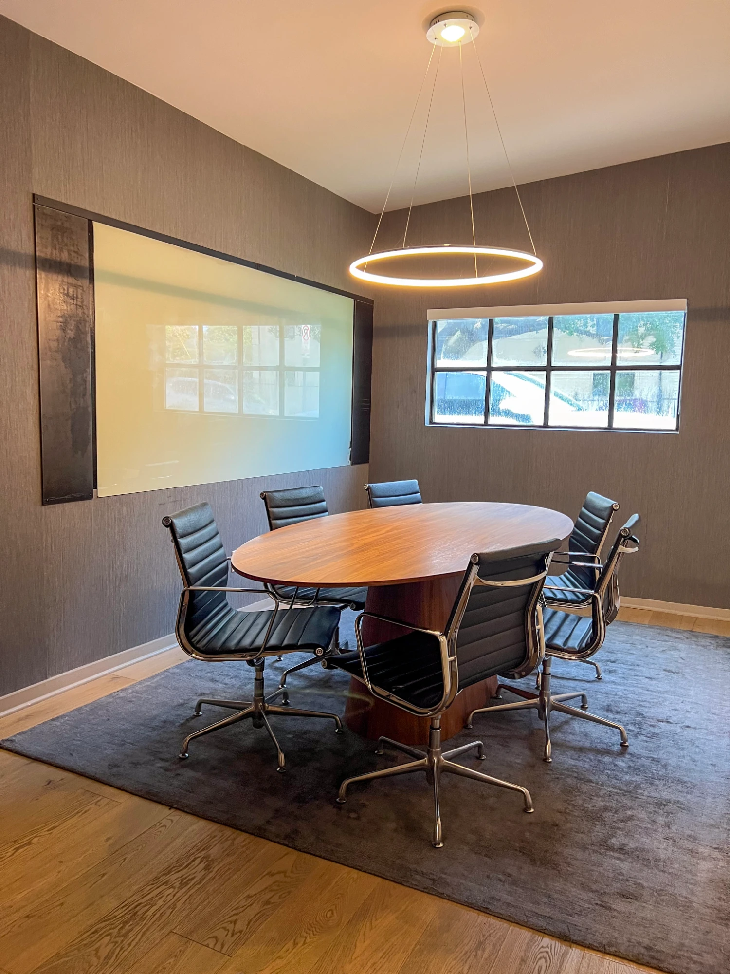 Meeting room 6 people — Spryrocket Station