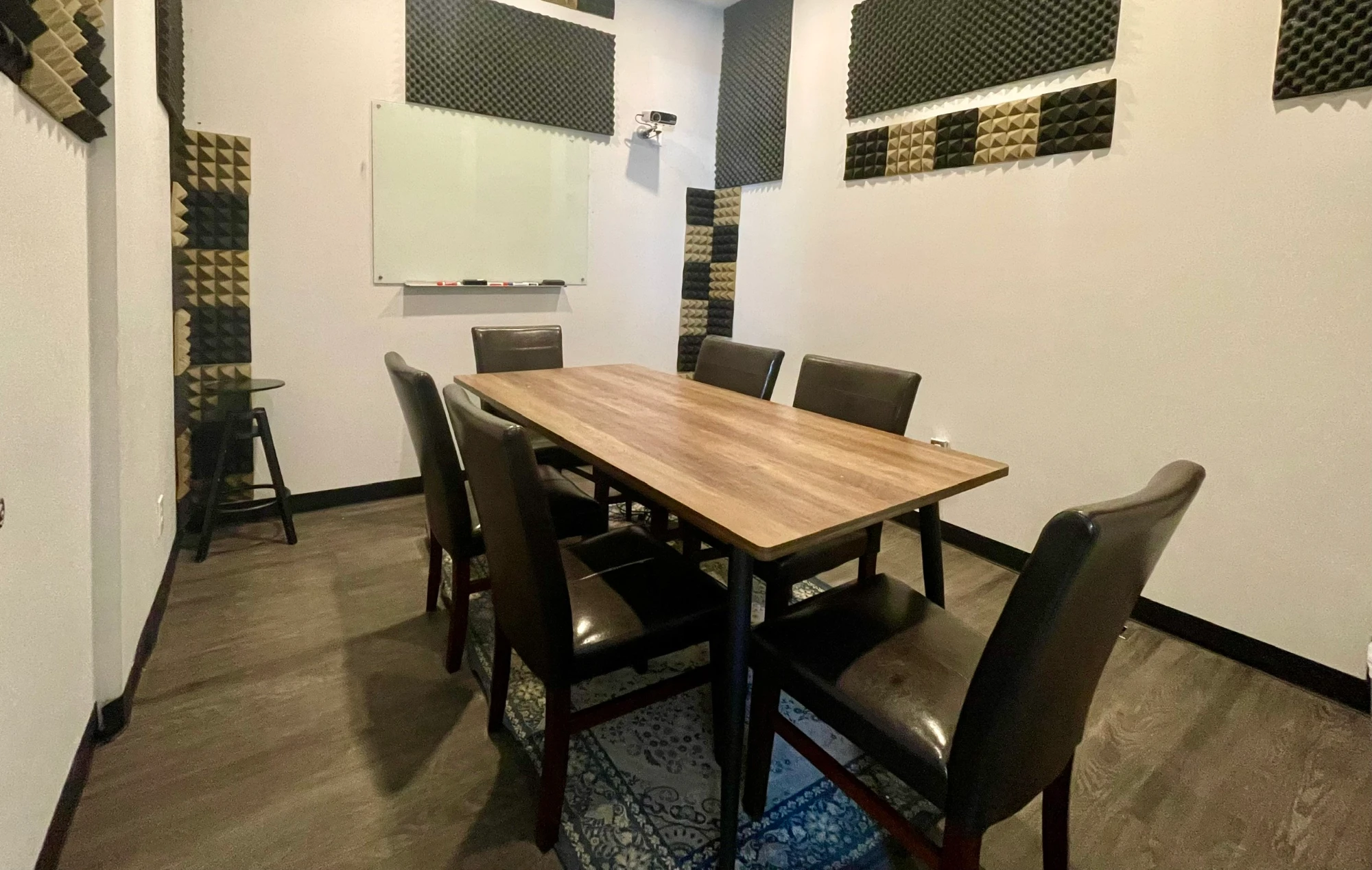 Meeting room 4 people · 888 Business Center