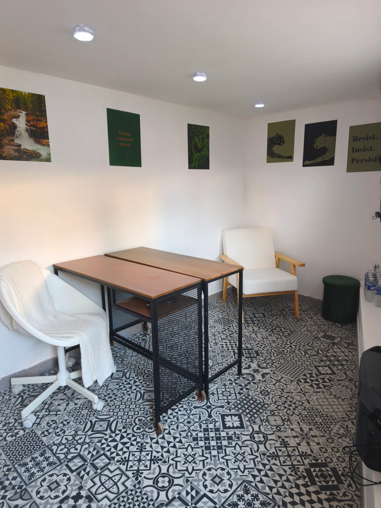 Antiwork, Private office, 2 desks, Menton