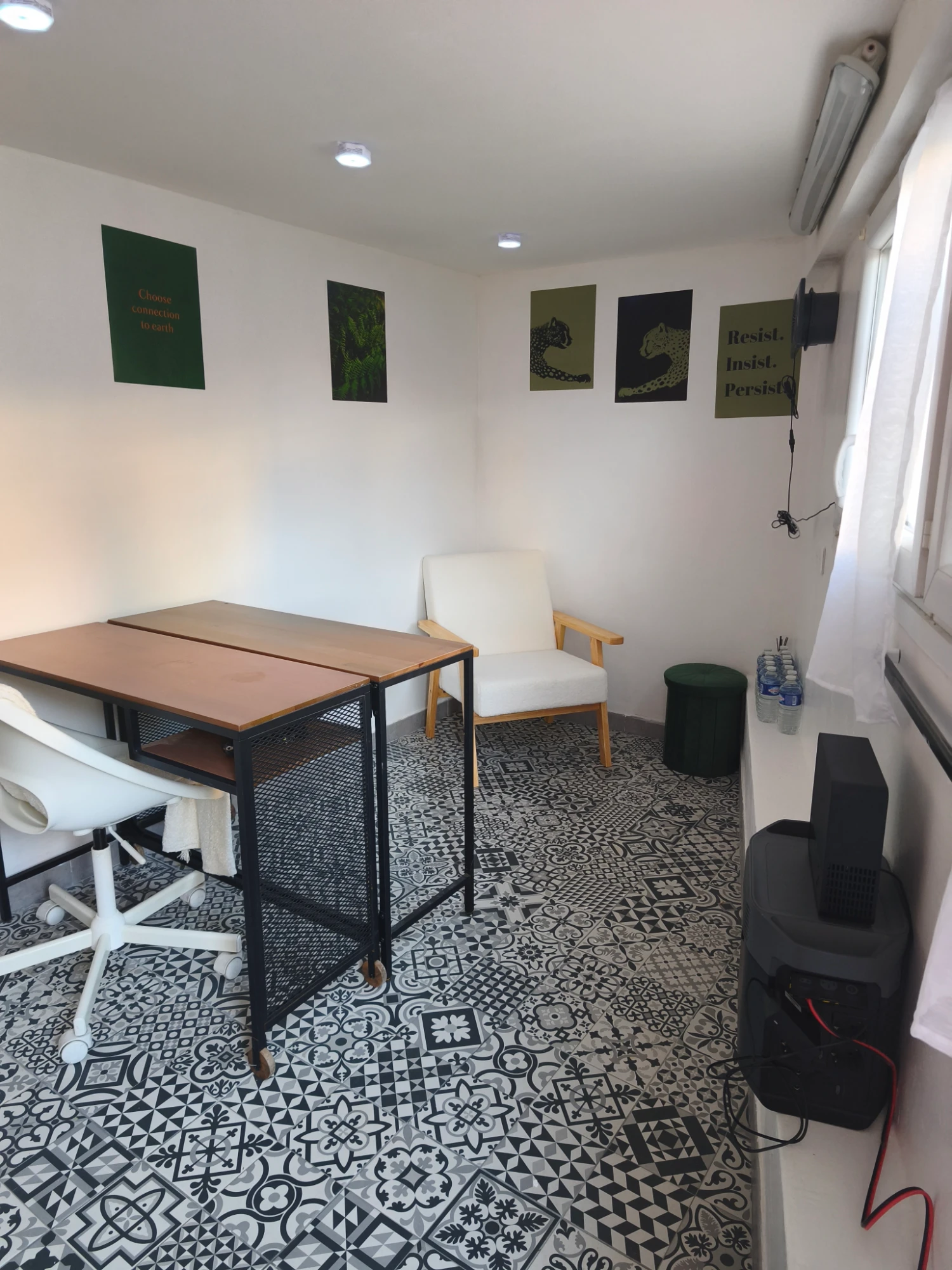 Antiwork, Private office, 2 desks, Menton